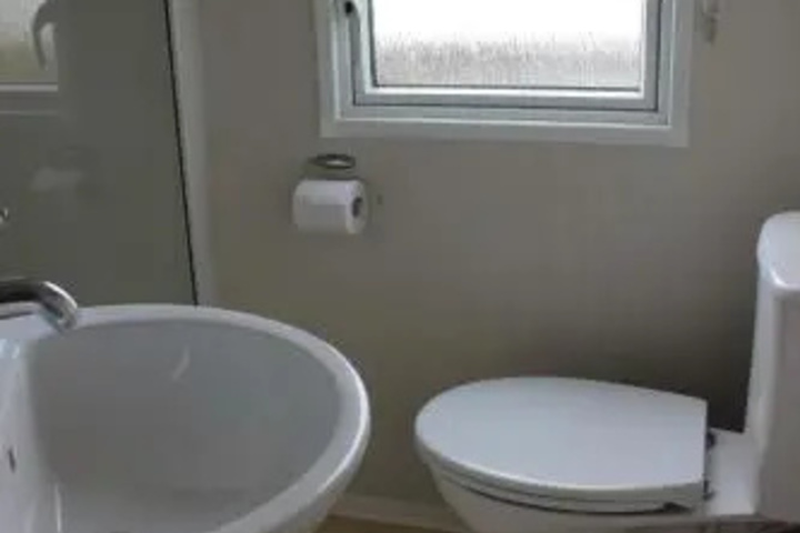 Room 8 of 18