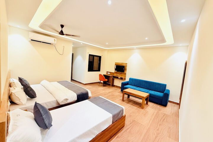 Room 9 of 18