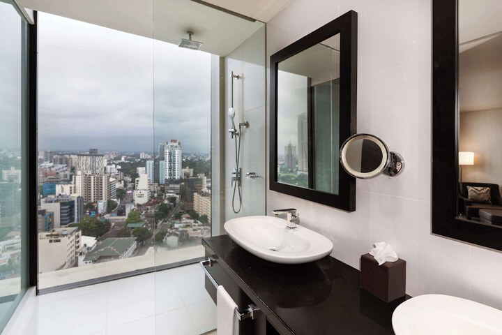 Room 40 of 100