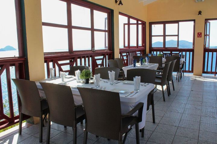 Dining 42 of 62