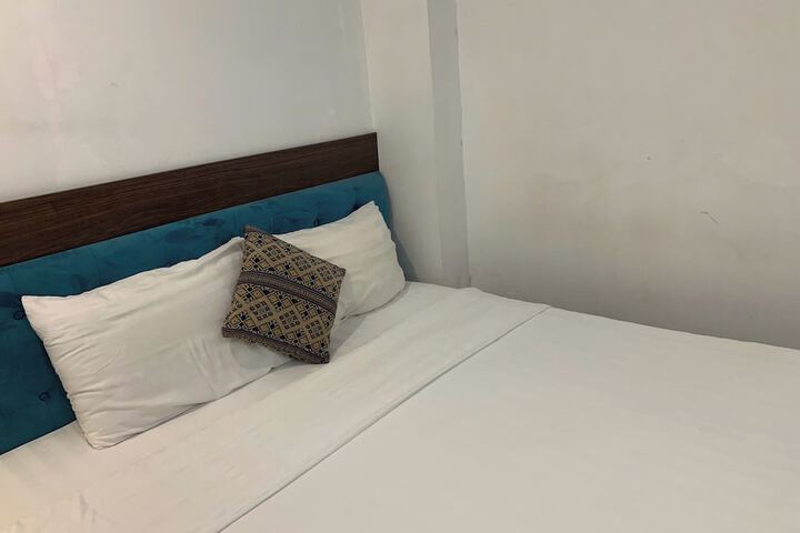 Room 12 of 32
