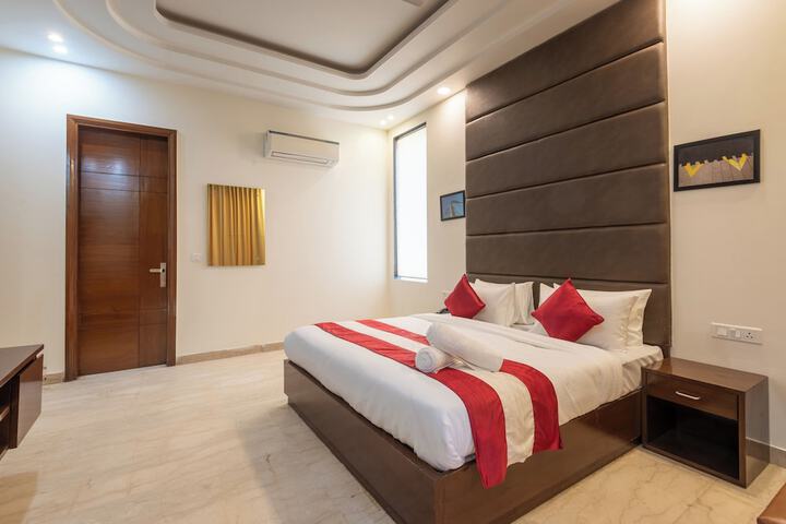 Room 12 of 30