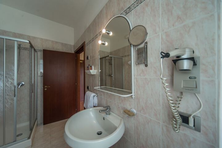 Room 19 of 37