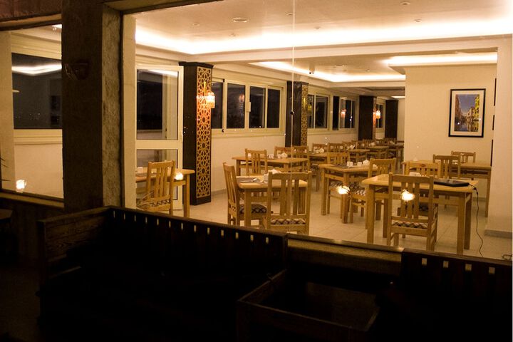Dining 27 of 38