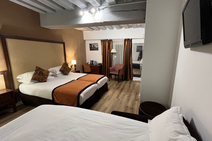 Room 44 of 86