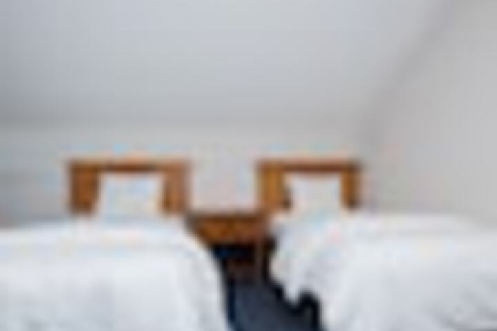 Room 14 of 984