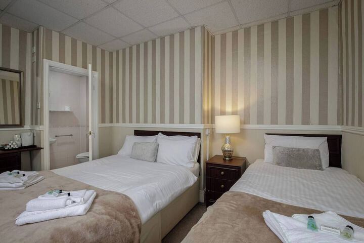 Room 5 of 6