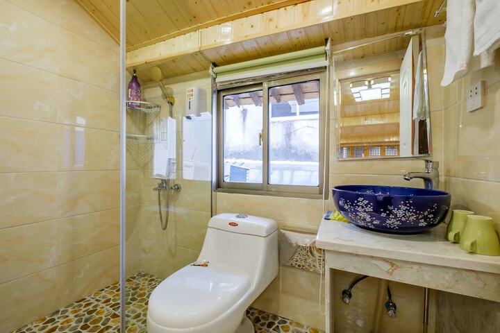 Room 9 of 21