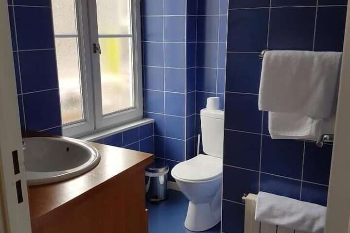 Room 8 of 11