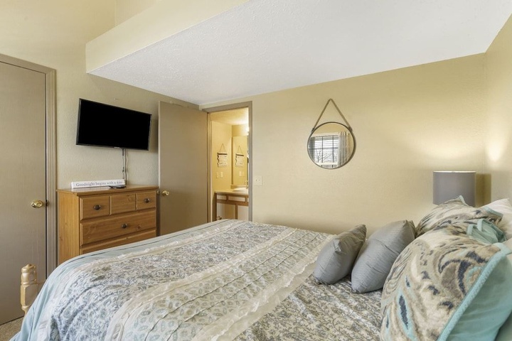 Room 6 of 13
