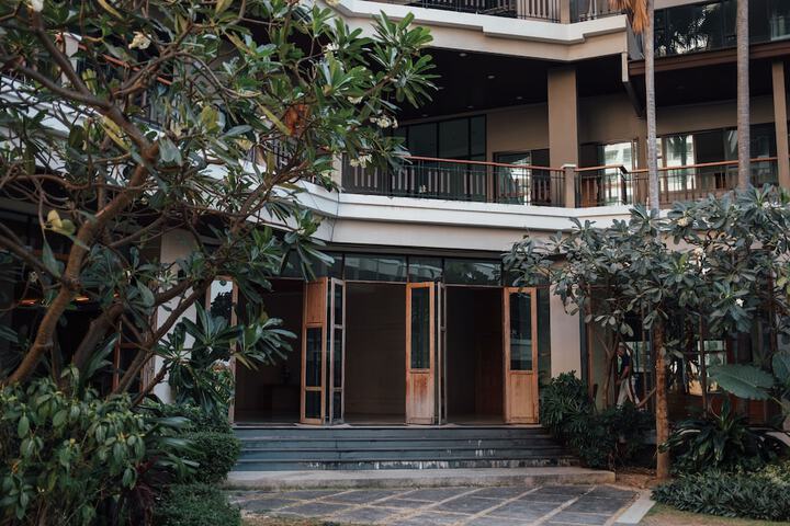 Hotel Exterior 140 of 165