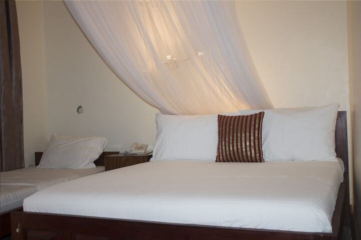 Room 6 of 33