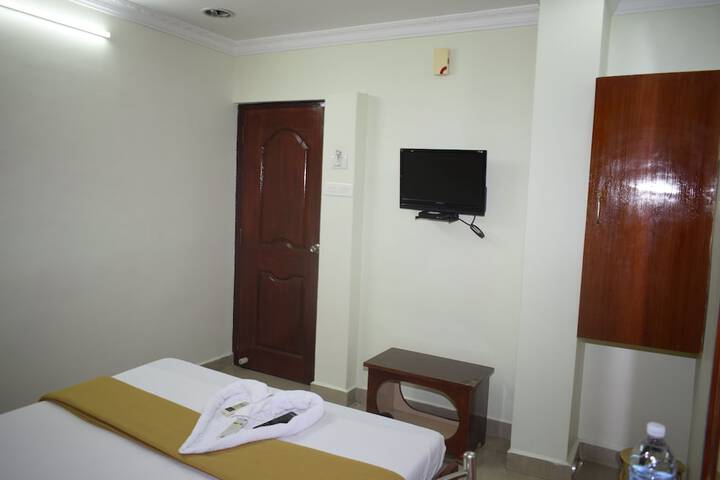 Room 7 of 18