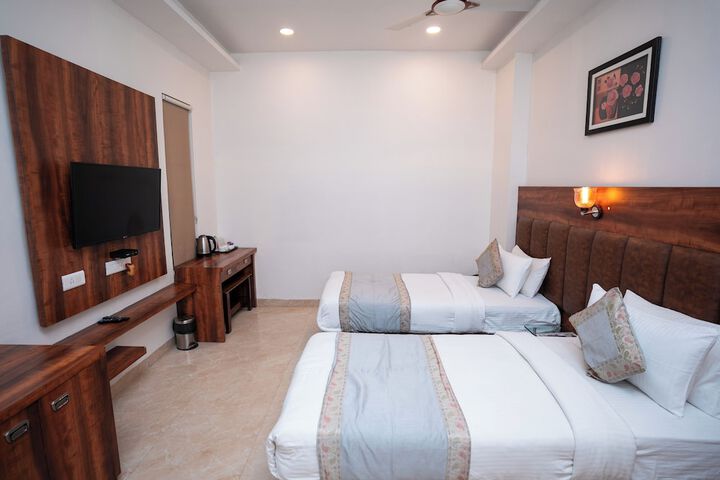 Room 11 of 26