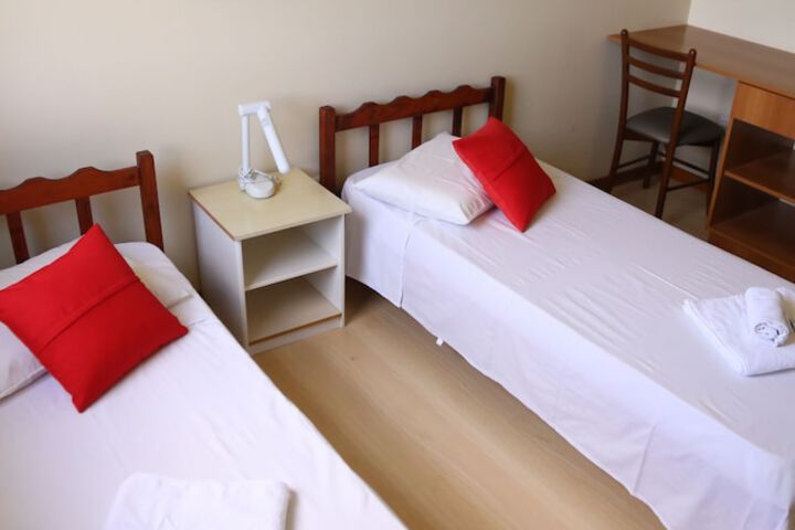 Room 16 of 108