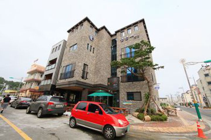 Hotel 7 of 66