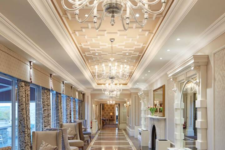 Ballroom/Hall 34 of 48