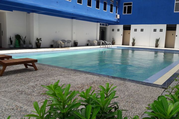 Hotel Pool