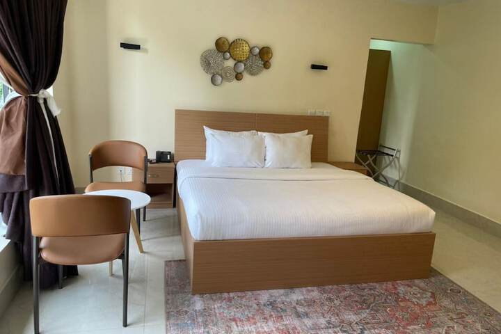 Room 6 of 40