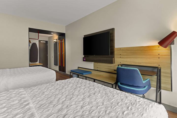 Room 10 of 33