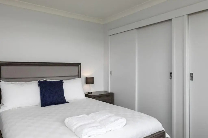 Room 5 of 13