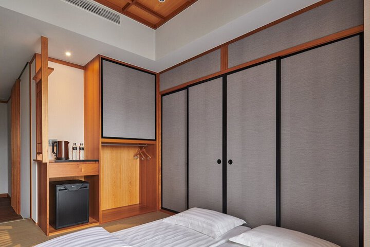 Room 8 of 75