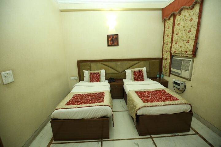 Room 8 of 22