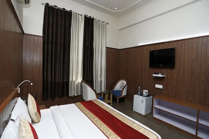 Room 2 of 13