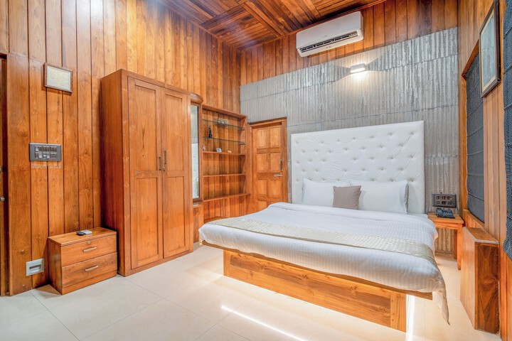 Room 2 of 85