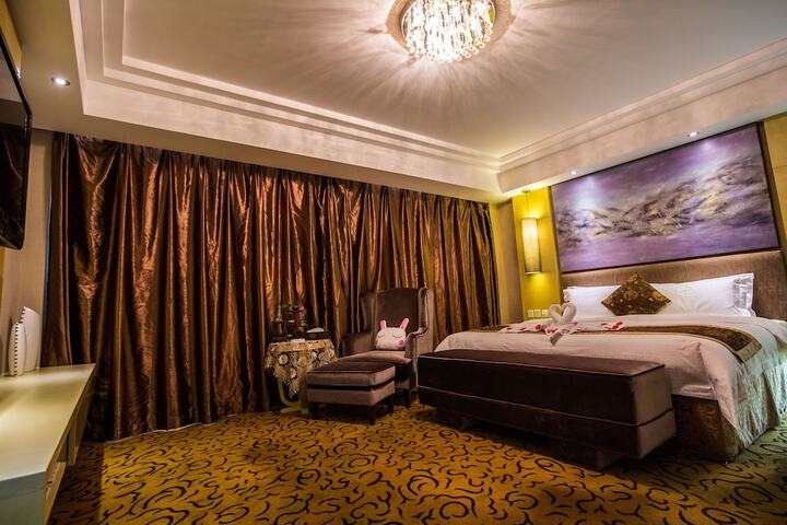 Room 5 of 19