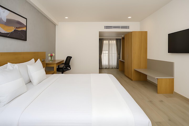 Room 32 of 68