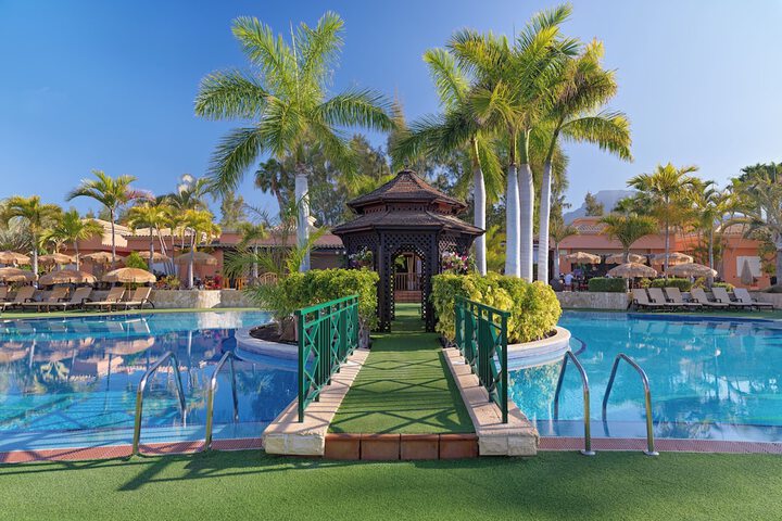 Pools & Facilities