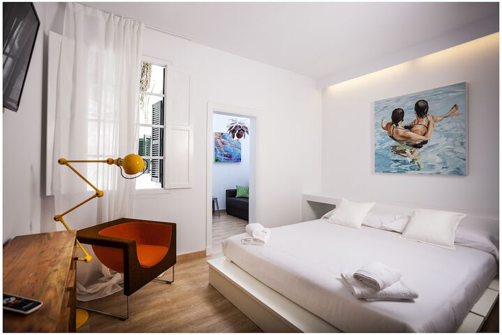 Exterior of Cheap & Chic Hotel