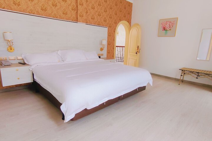 Room 53 of 90