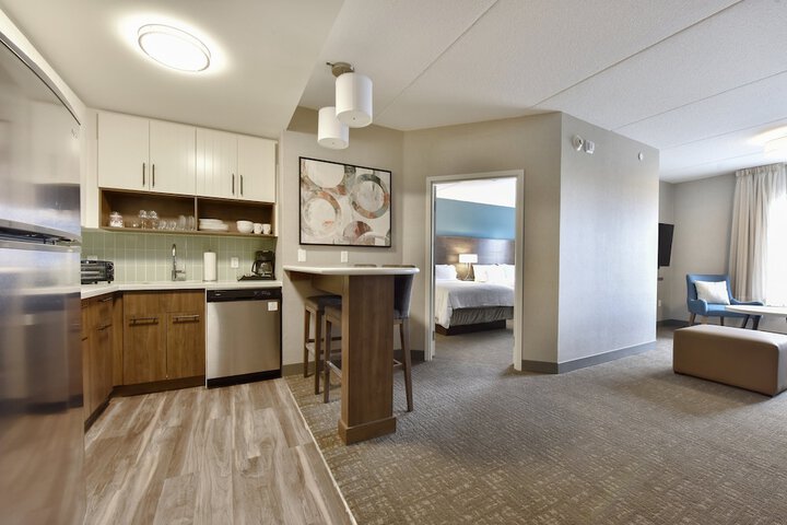 2 Queen 1 Bedroom Suite Mobility Accessible Roll Shower (8 of 29)