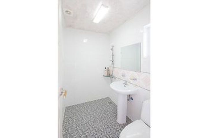 Room 27 of 174