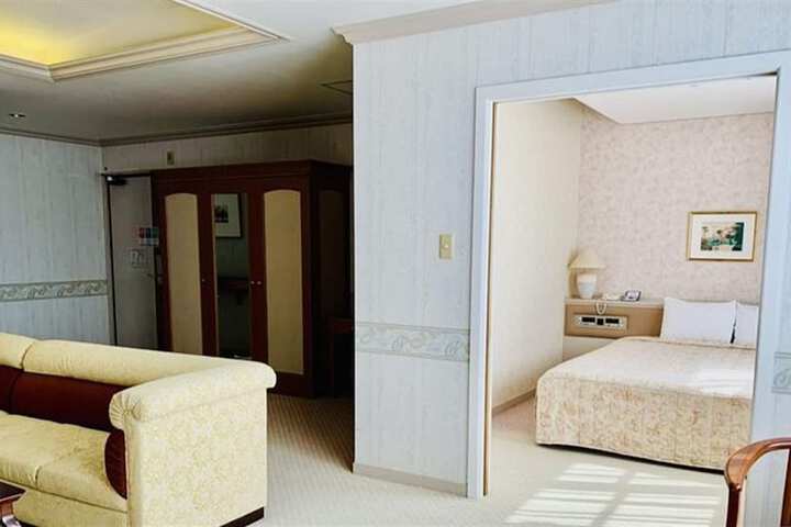 Room 31 of 106