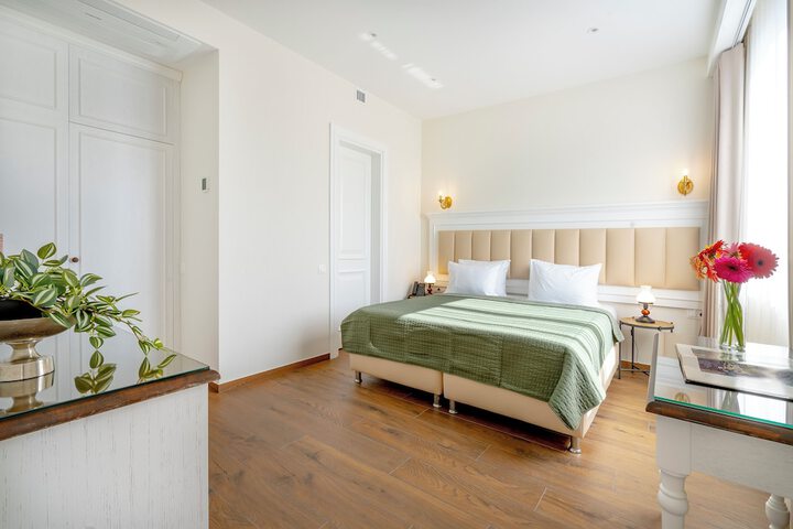 Room 15 of 60