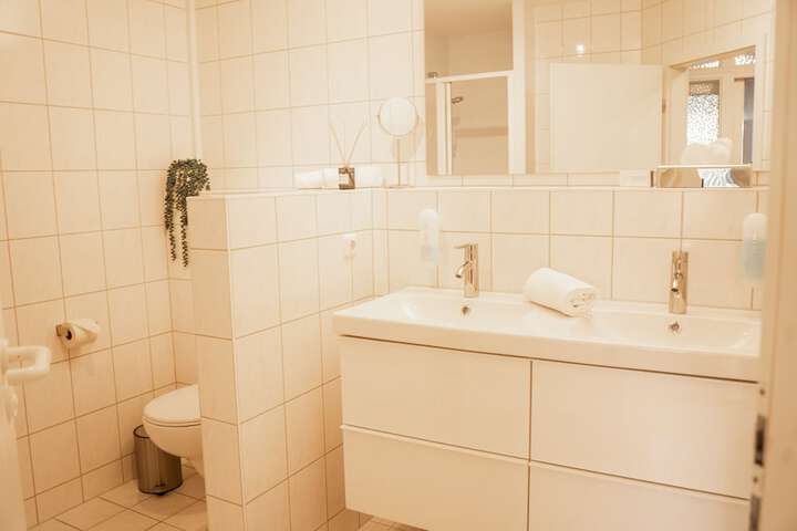 Room 158 of 191