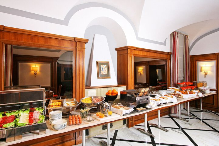Dining 56 of 70