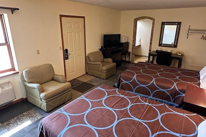 Classic 2 Queen Beds (17 of 21)
