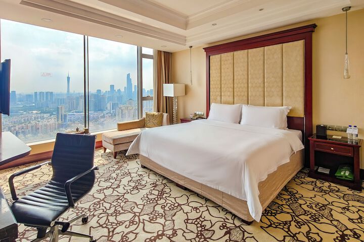Room 34 of 102
