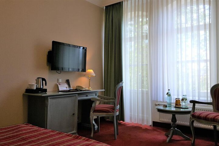 Room 18 of 37