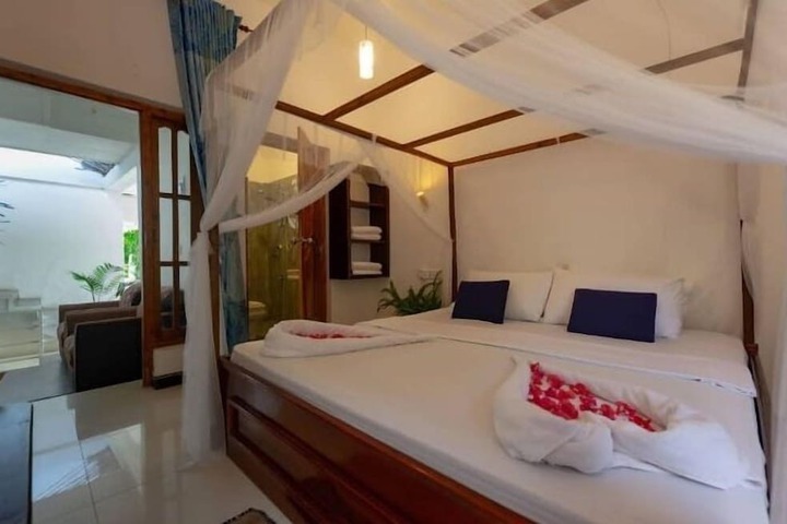 Room 9 of 31