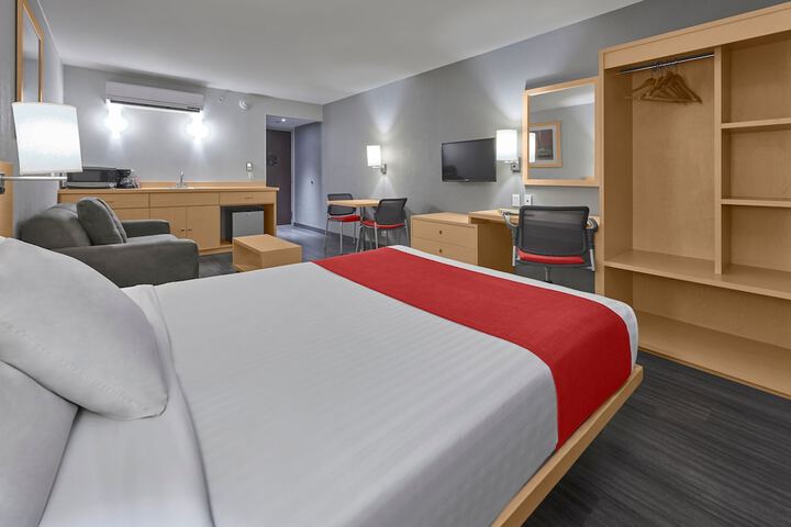 Room 6 of 30