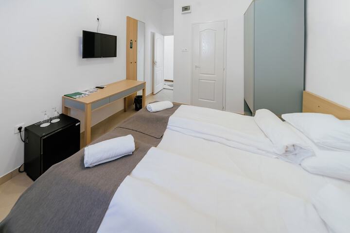 Room 8 of 46
