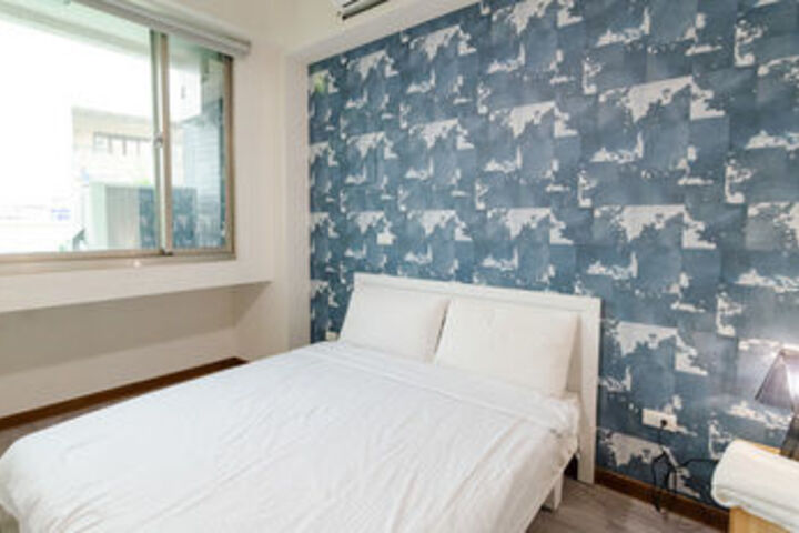 Room 11 of 14