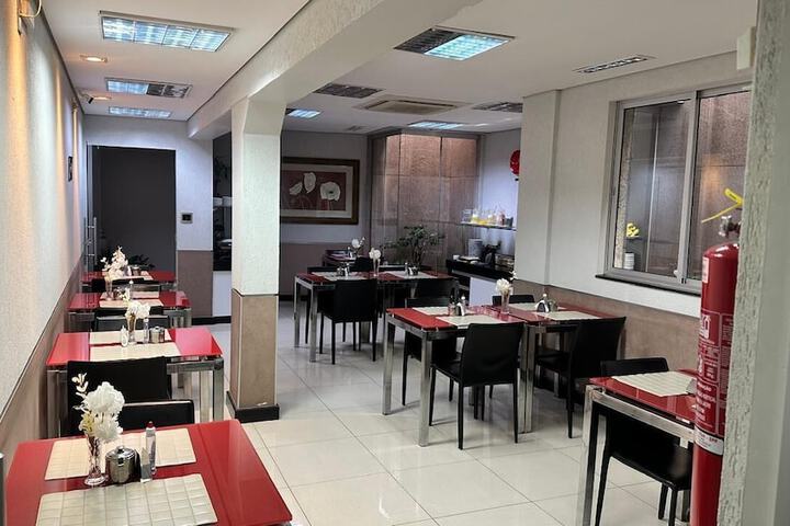 Dining 18 of 25