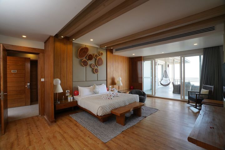 Room 10 of 64