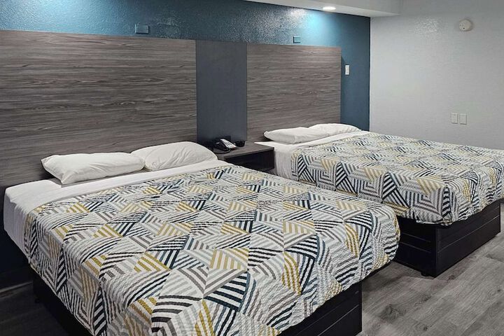 Room 8 of 14